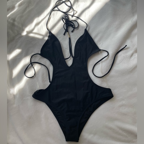 Forever 21 - One Piece Swimsuit - Picture 1 of 7